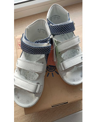 Sandały dla dziewczynki z truskawką Bartek t-11458/z14 II Gatunek