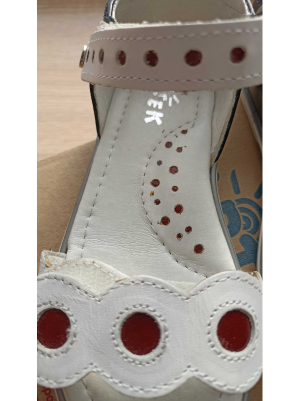 Dziewczęce sandały na lato ze skóry naturalnej Bartek w-86167/h41 II gatunek