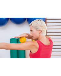 Piłeczka Rehabilitacyjna Z Kolcami Do Ćwiczeń Masażu Rehabilitacja Masaż Stóp Armedical 9 cm Czerwona