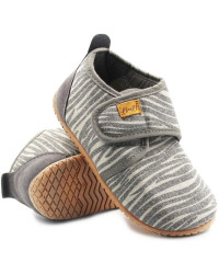 Kapcie dla chłopca do szkoły i przedszkola Emel e 100