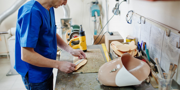 Wkładki ortopedyczne do butów – na co pomagają i jak je dobrać?