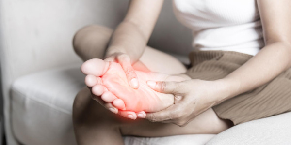 Jak skutecznie pozbyć się odcisku na stopie?