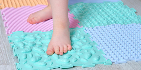   Koślawość pięt u dziecka – co to za wada? Przyczyny, objawy i leczenie