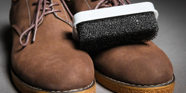Jak dbać o buty zamszowe? Czyszczenie i konserwacja zamszu