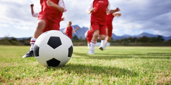 Na co zwrócić uwagę przy zakupie butów do gry w piłkę nożną dla dziecka?