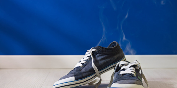 10 sposobów na pozbycie się nieprzyjemnego zapachu z butów!