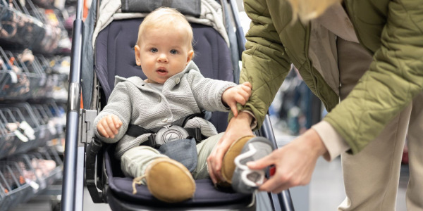 Buty dla niemowlaka – kiedy i jakie wybrać?